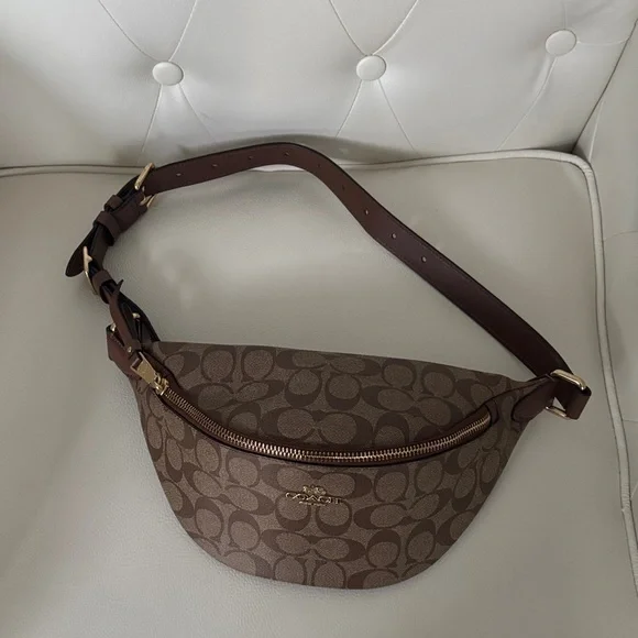 Coach Monogram Crossbody/Fanny pack or waist bag, adjustable strap. New With Tag - Picture 4 of 17